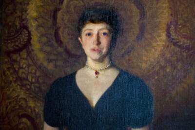 &quot;Isabella Stewart Gardner&quot; by John Singer Sargent in the Gothic Room. (Jesse Costa/WBUR)