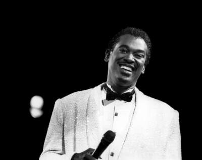 Singer Luther Vandross performs at the Rosemont Horizon in Rosemont, Illinois in 1987. (Raymond Boyd/Getty Images)