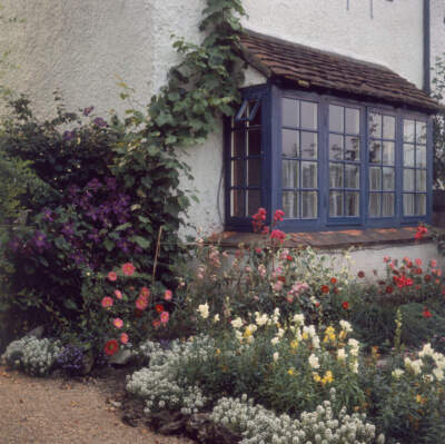 A cottage garden at Brockham, Surrey, 1967, which bears little resemblance to the author's garden. (Photo by Kenneth Rittener/Hulton Archive/Getty Images)