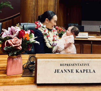 Hawaii State House Rep. Jeanne Kapela, with her daughter. (Courtesy of Jeanne Kapela)